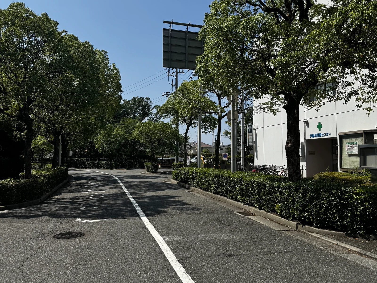 芦屋浜医療センター前から駐車場へ向かう道路